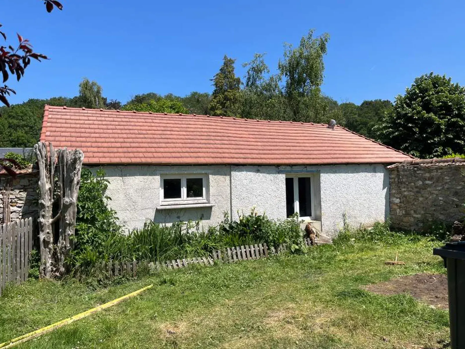 La même longère après réfection complète de la toiture en tuile neuve